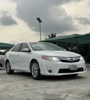 Photo - Toyota Camry XLE V6 4dr Sedan (3.5L 6cyl 6A) 2012 White