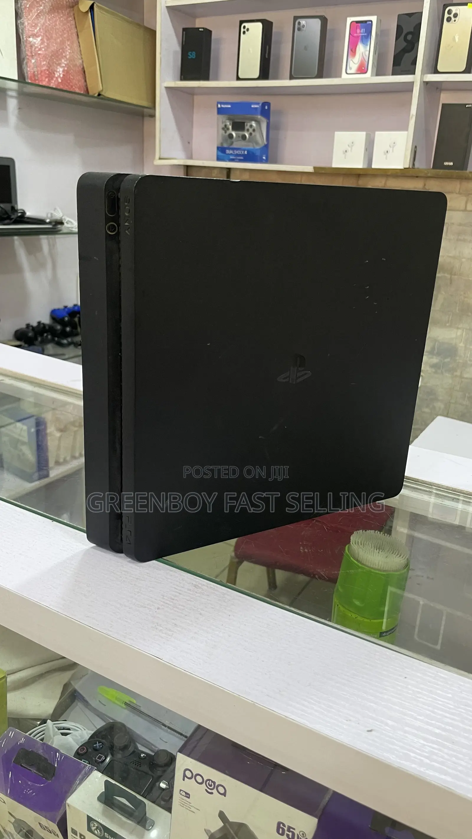 Play Station 4 Slim