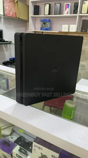 Play Station 4 Slim