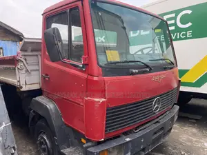 Mercedes Benz Tipper 8 Bolts Red