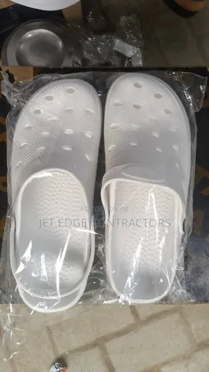 Clogs/Crocs Half Shoe