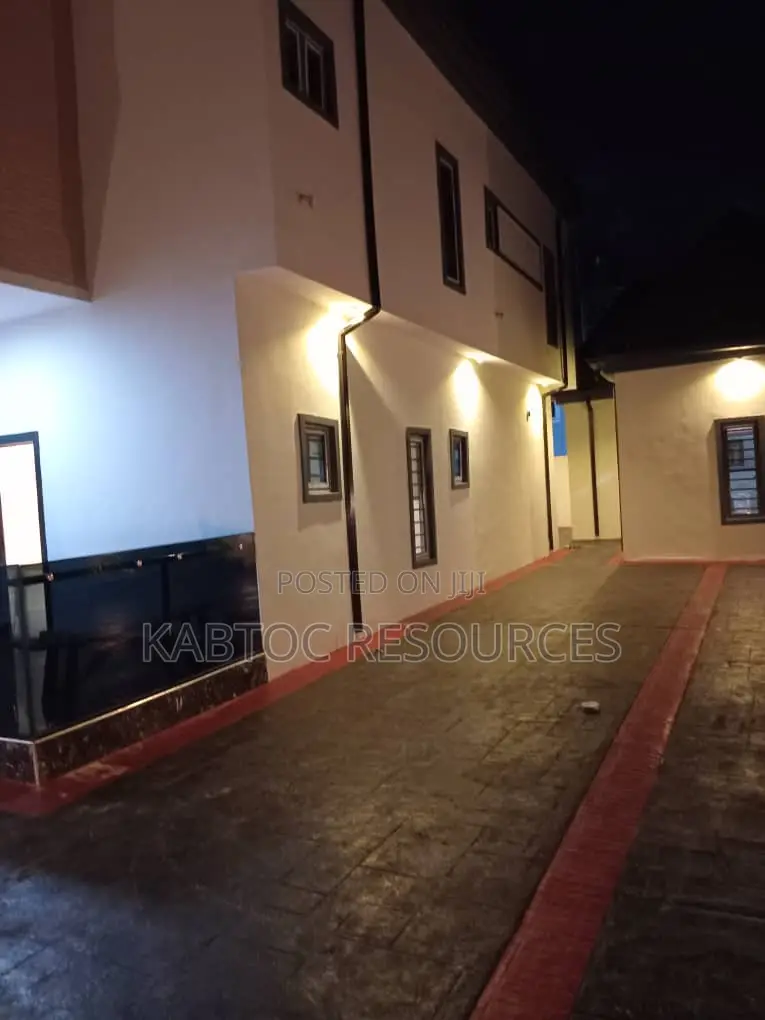 4 Bedroom Duplex