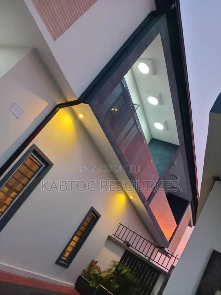 4 Bedroom Duplex
