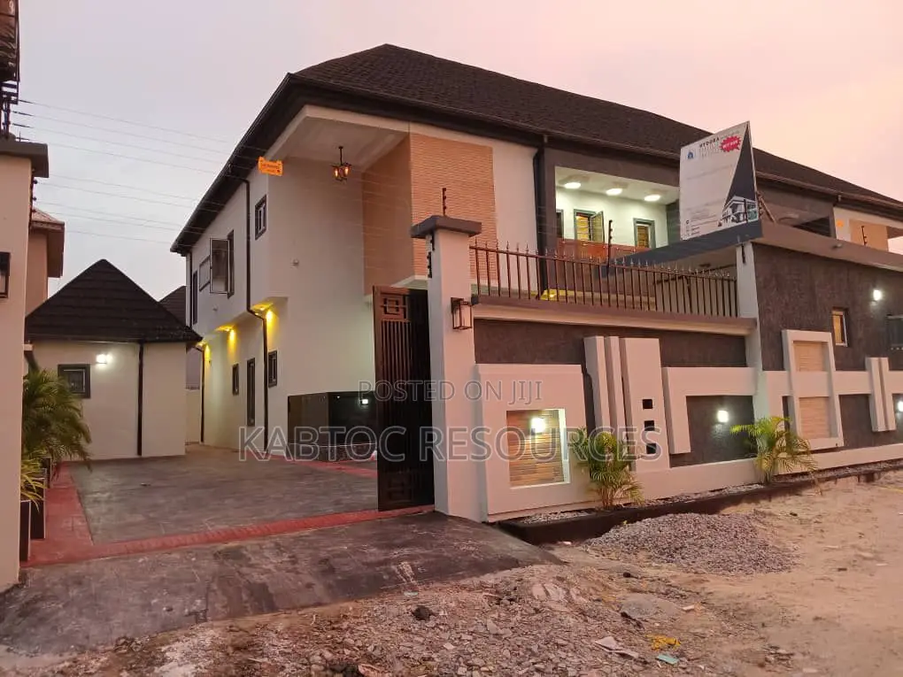 4 Bedroom Duplex