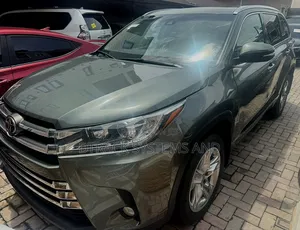 Toyota Highlander Limited 4x4 V6 (3.5L 6cyl 8A) 2017 Green