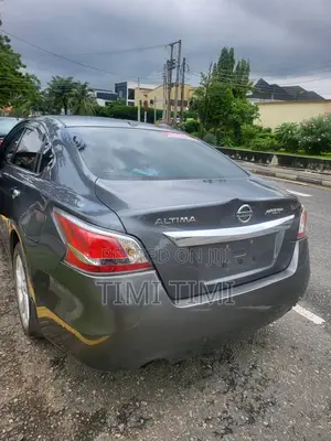 Nissan Altima 2.5 SV 4dr Sedan (2.5L 4cyl CVT) 2015 Gray