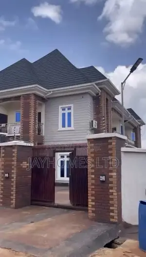 2bdrm Block of Flats in Federal Housing, Oshimili South for sale