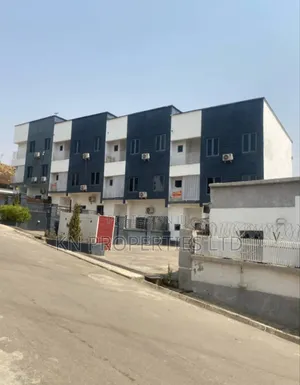 4bdrm Townhouse / Terrace in Diploma Zone Gusape, Guzape District