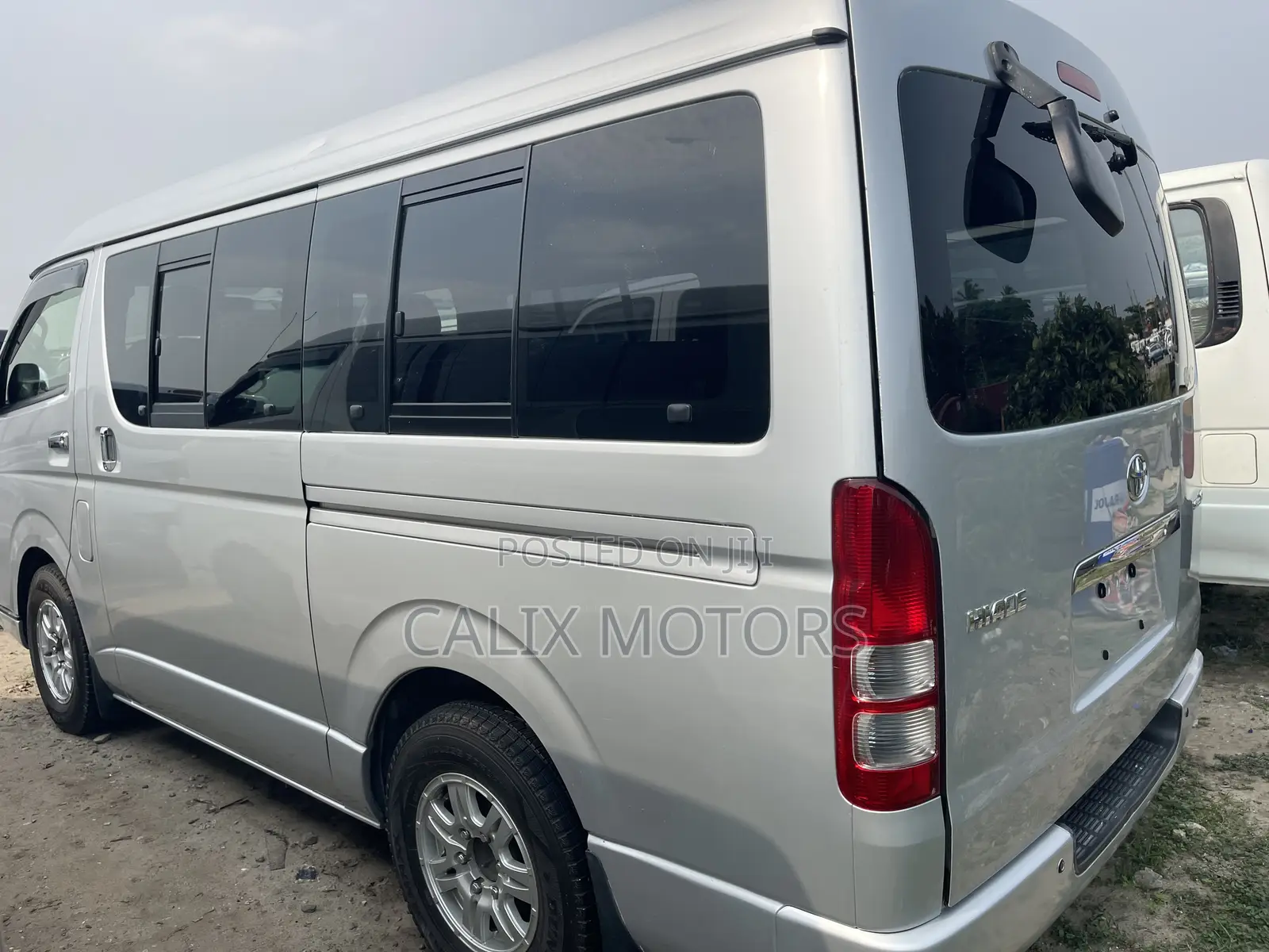 Toyota HiAce 2015 Silver