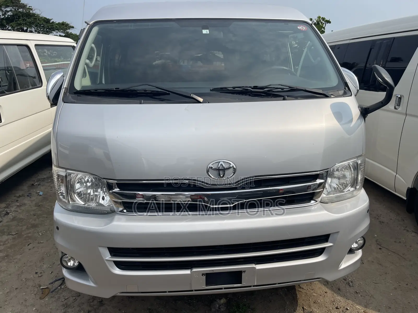 Toyota HiAce 2015 Silver