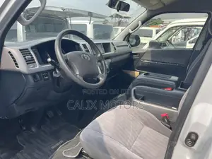 Toyota HiAce 2015 Silver