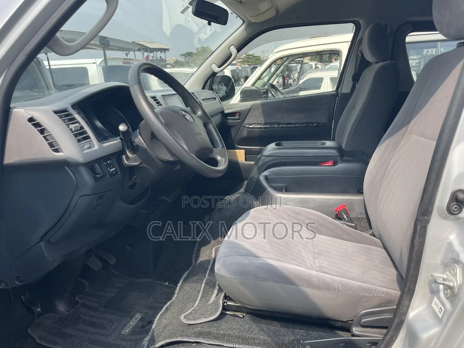 Toyota HiAce 2015 Silver