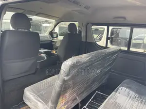 Toyota HiAce 2015 Silver