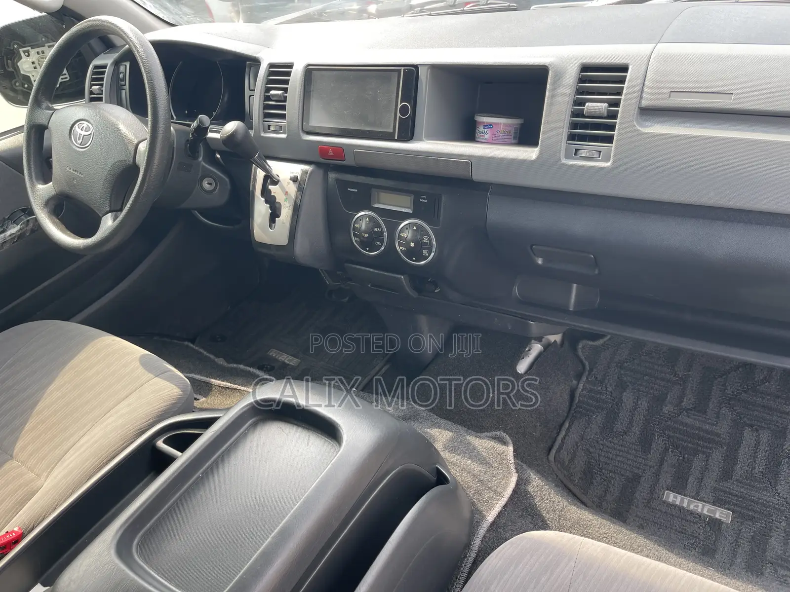 Toyota HiAce 2015 Silver