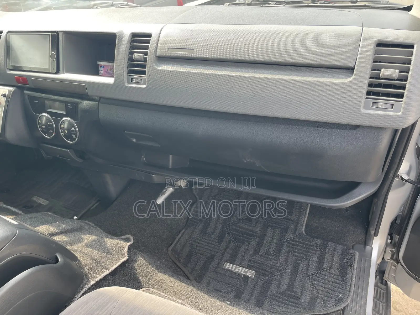Toyota HiAce 2015 Silver