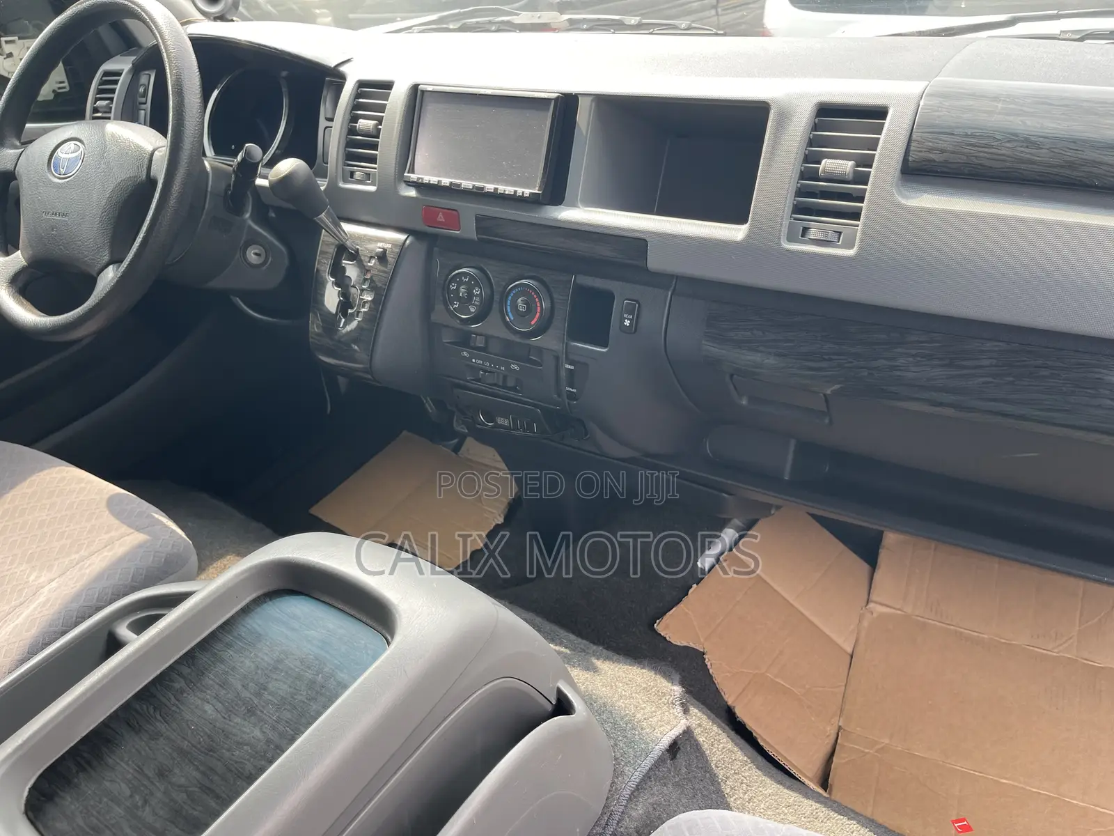 Toyota HiAce 2011 White
