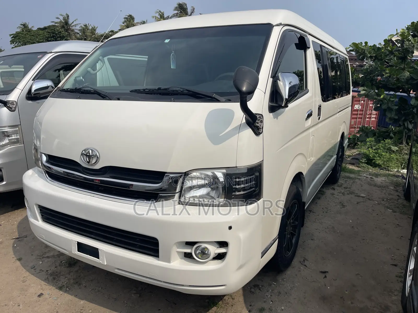 Toyota HiAce 2011 White