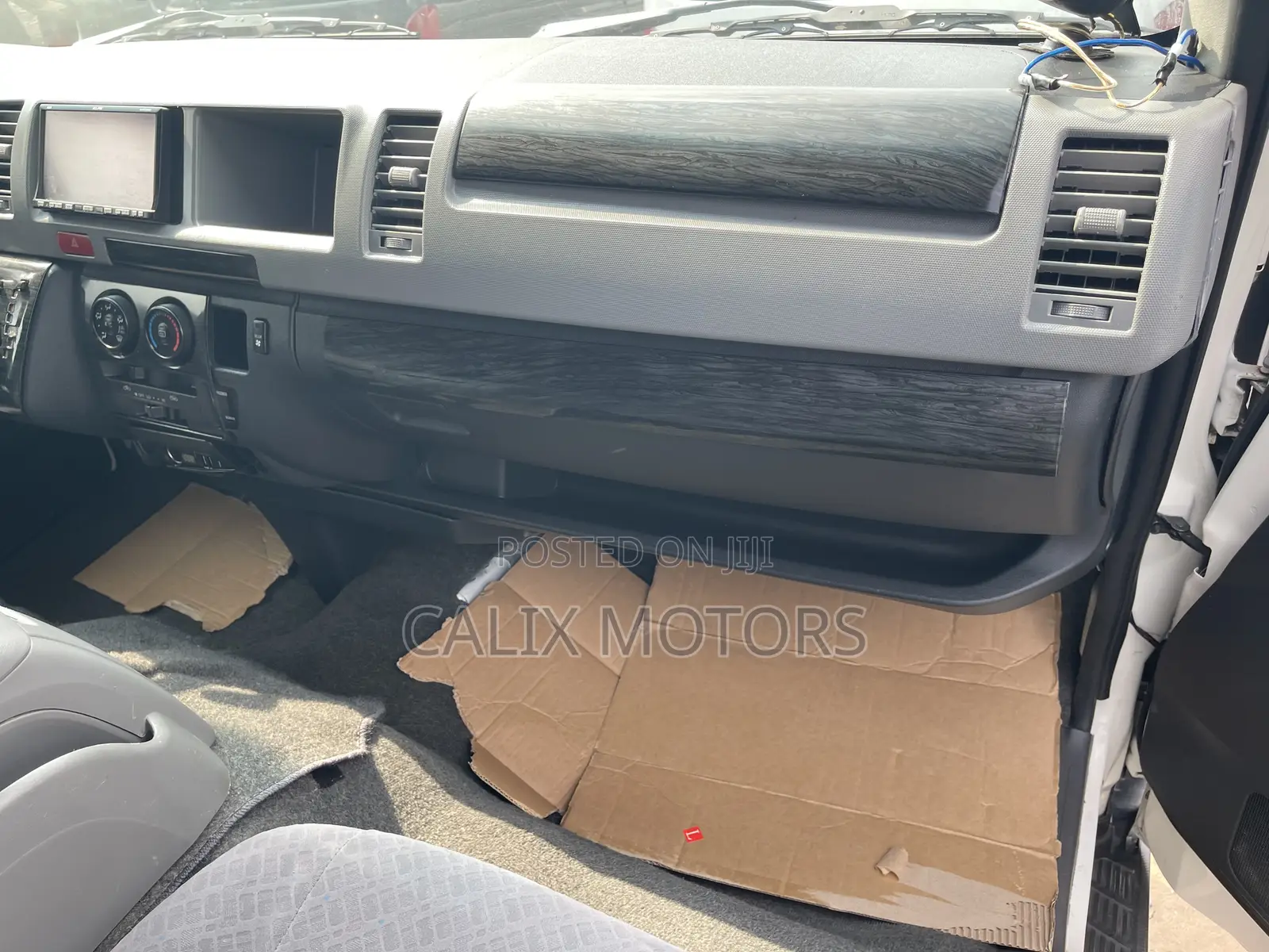 Toyota HiAce 2011 White