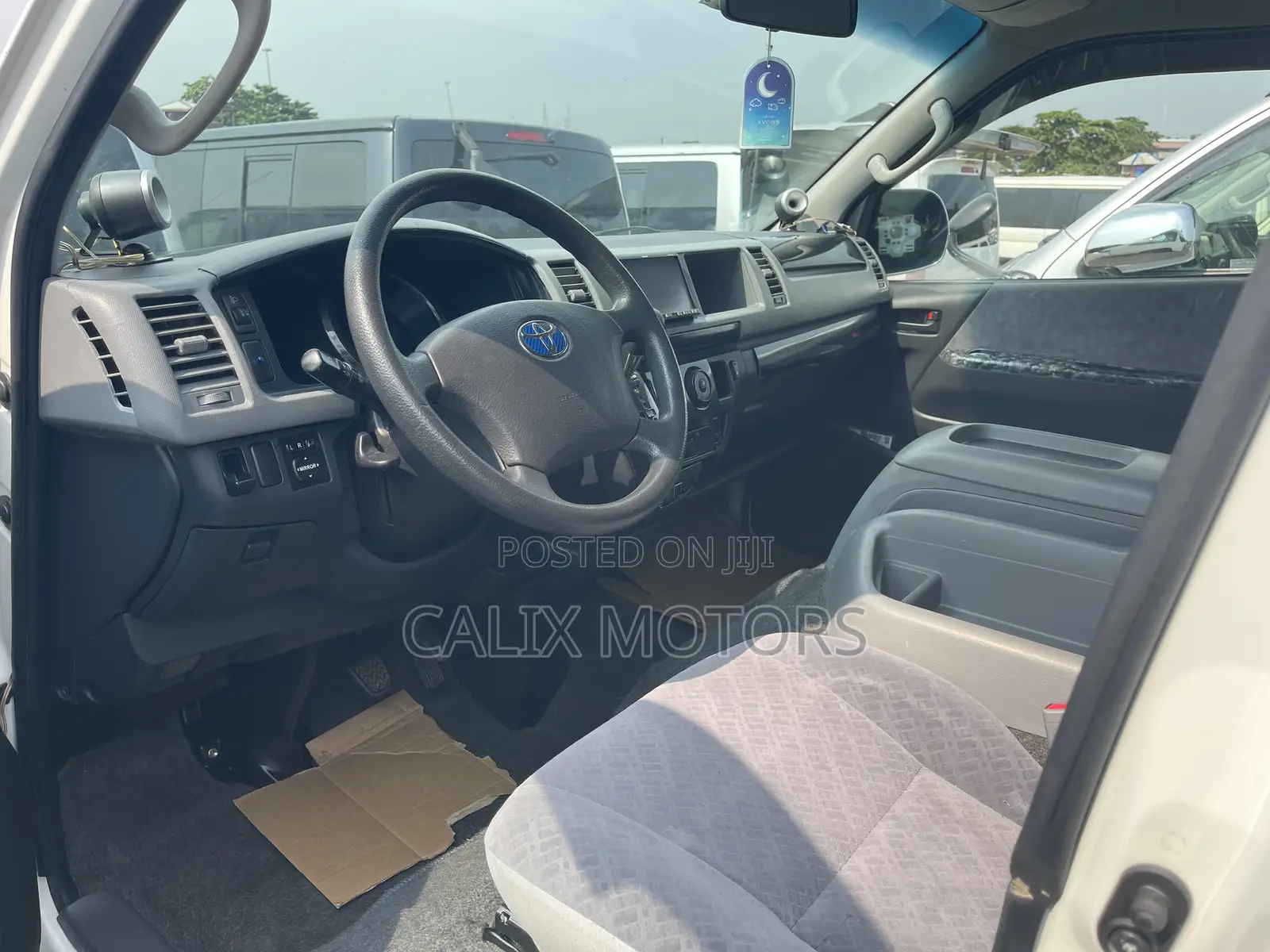 Toyota HiAce 2011 White
