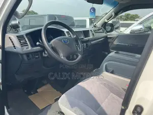 Toyota HiAce 2011 White