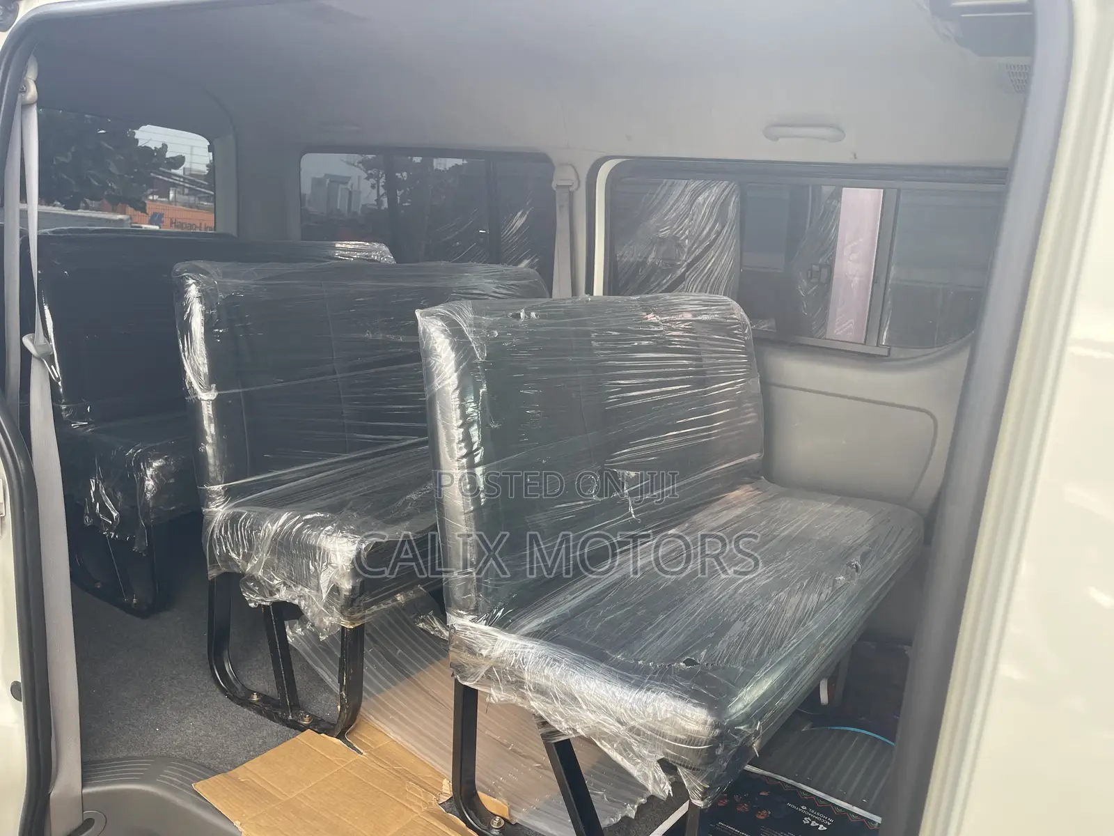 Toyota HiAce 2011 White