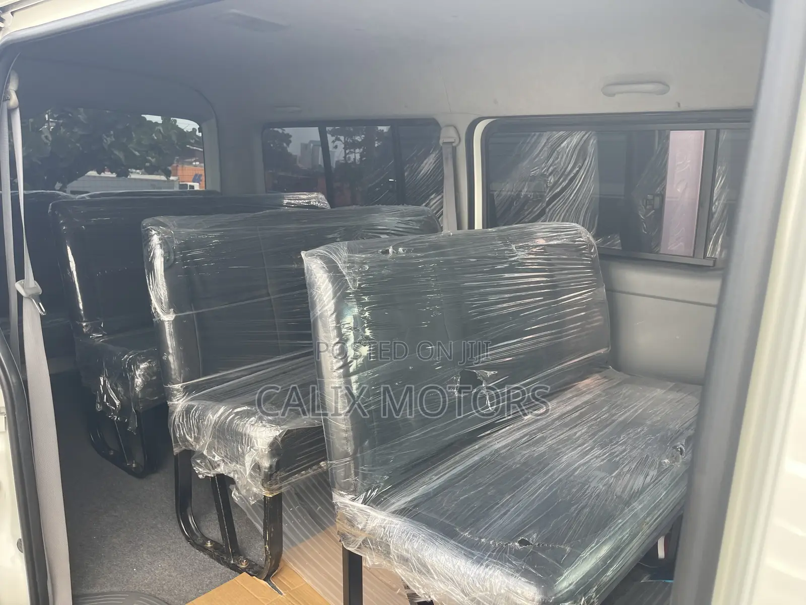 Toyota HiAce 2011 White