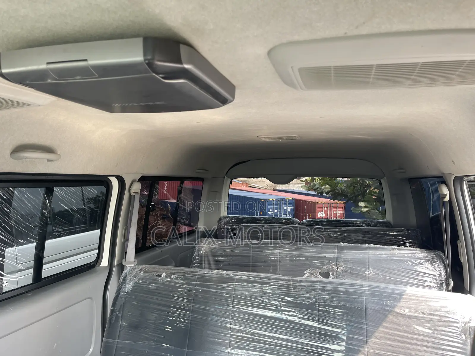 Toyota HiAce 2011 White