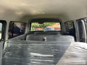 Toyota HiAce 2014 Black