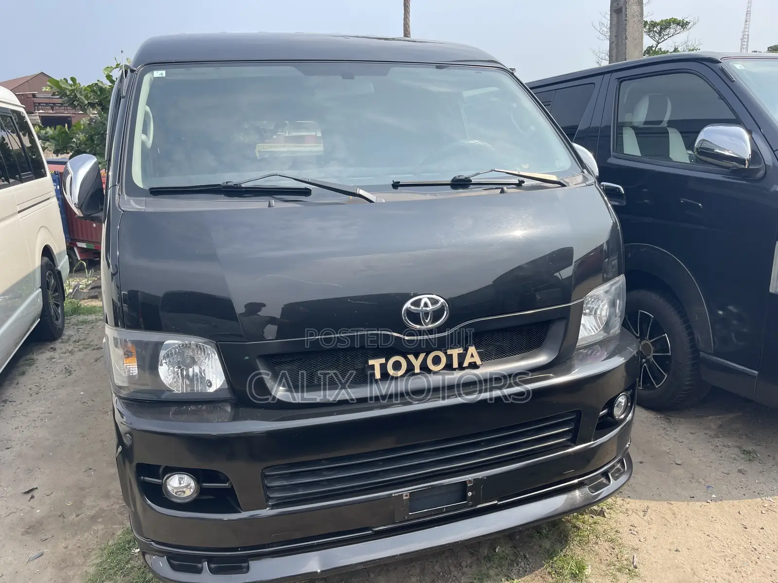 Toyota HiAce 2014 Black
