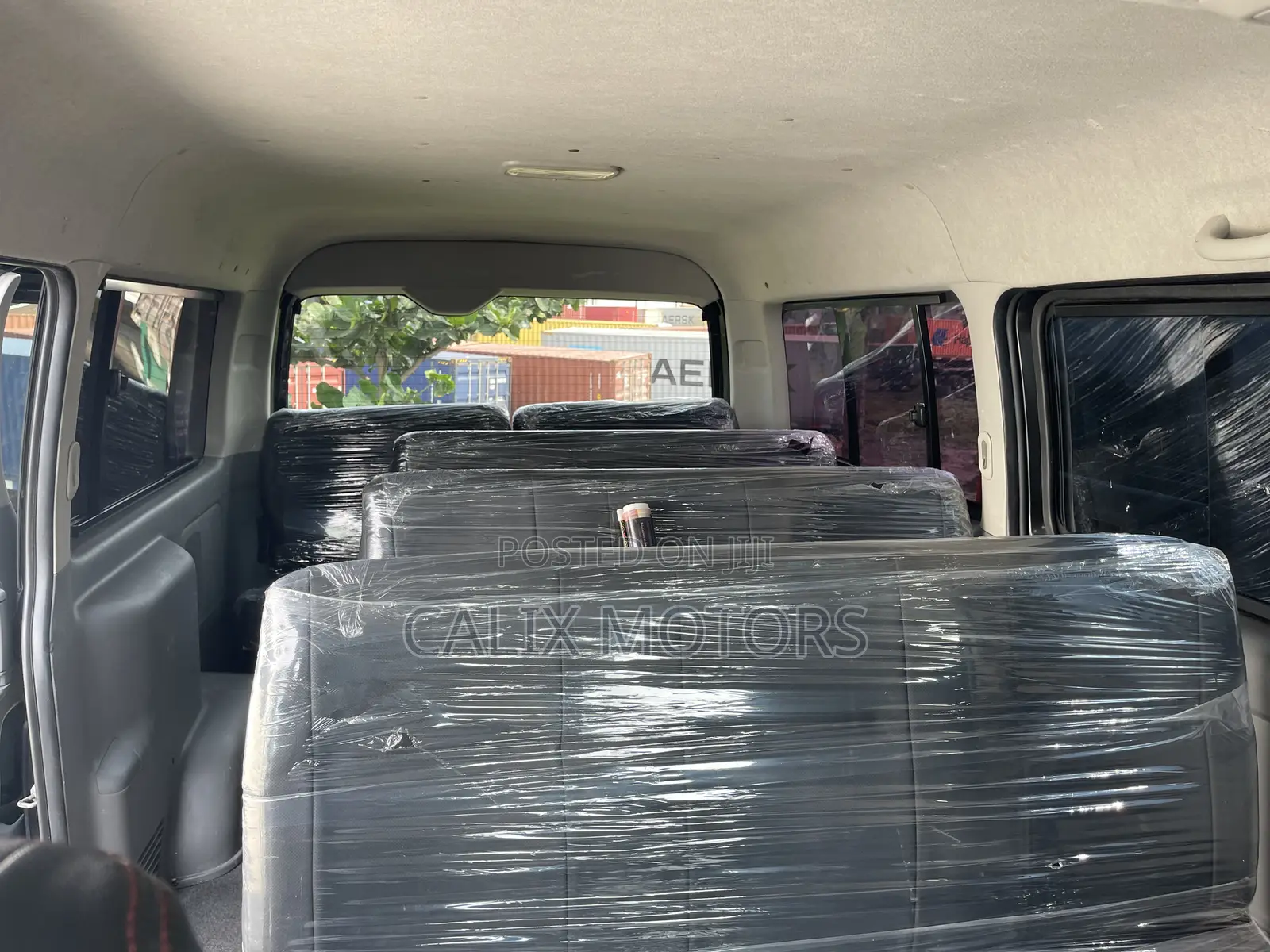 Toyota HiAce 2014 Black