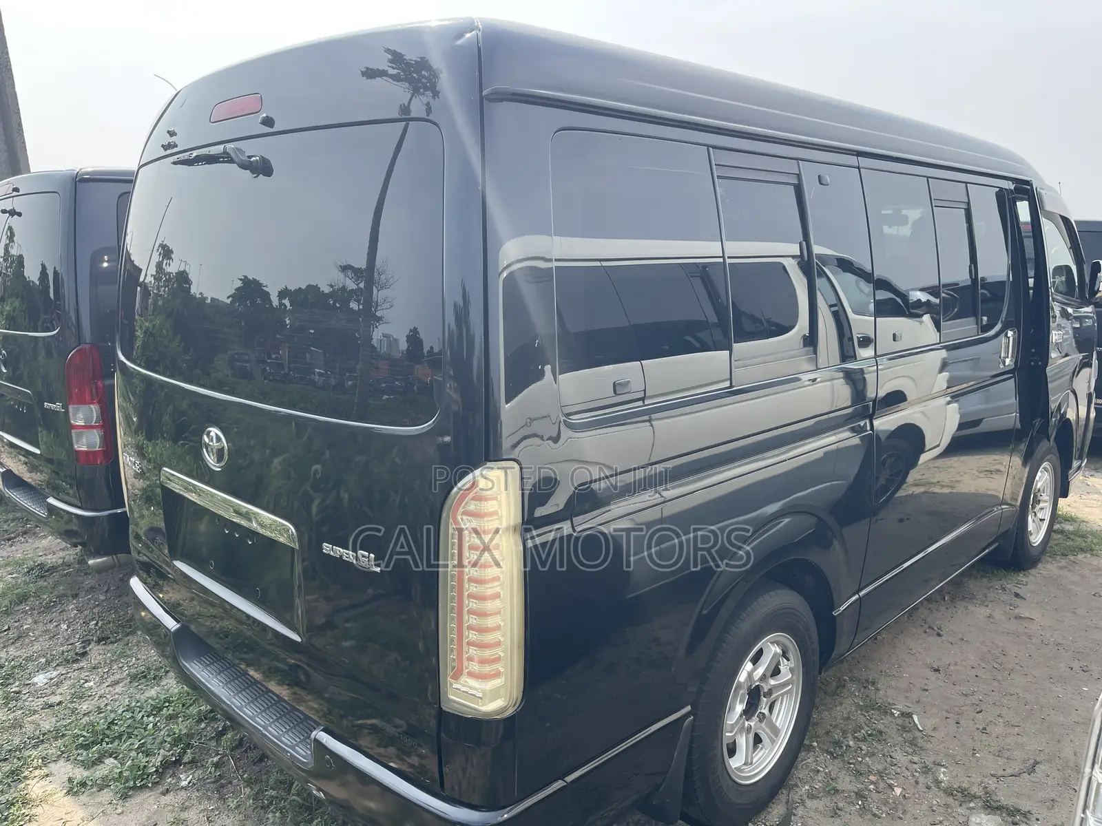 Toyota HiAce 2014 Black