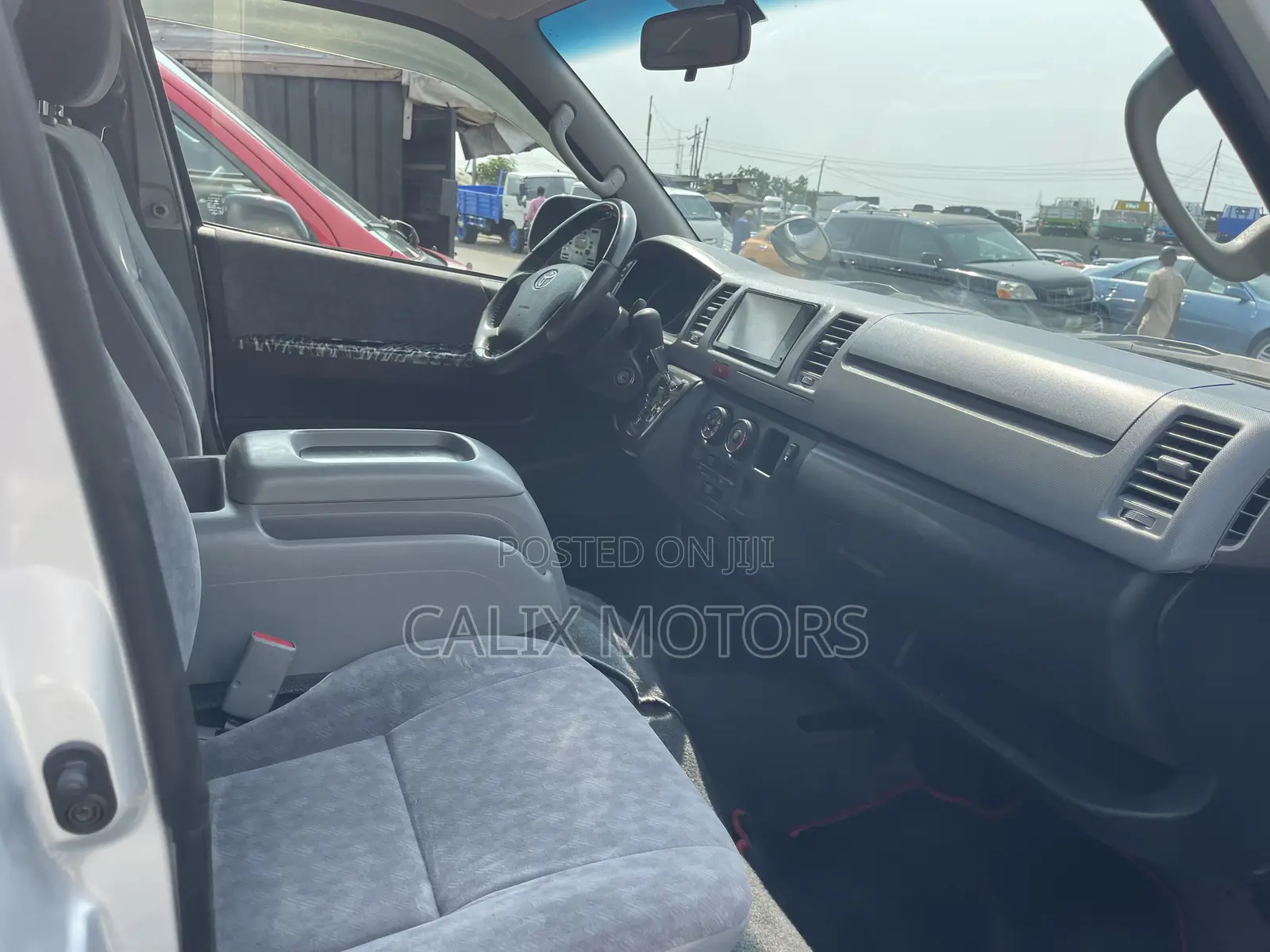 Toyota HiAce 2010 Silver