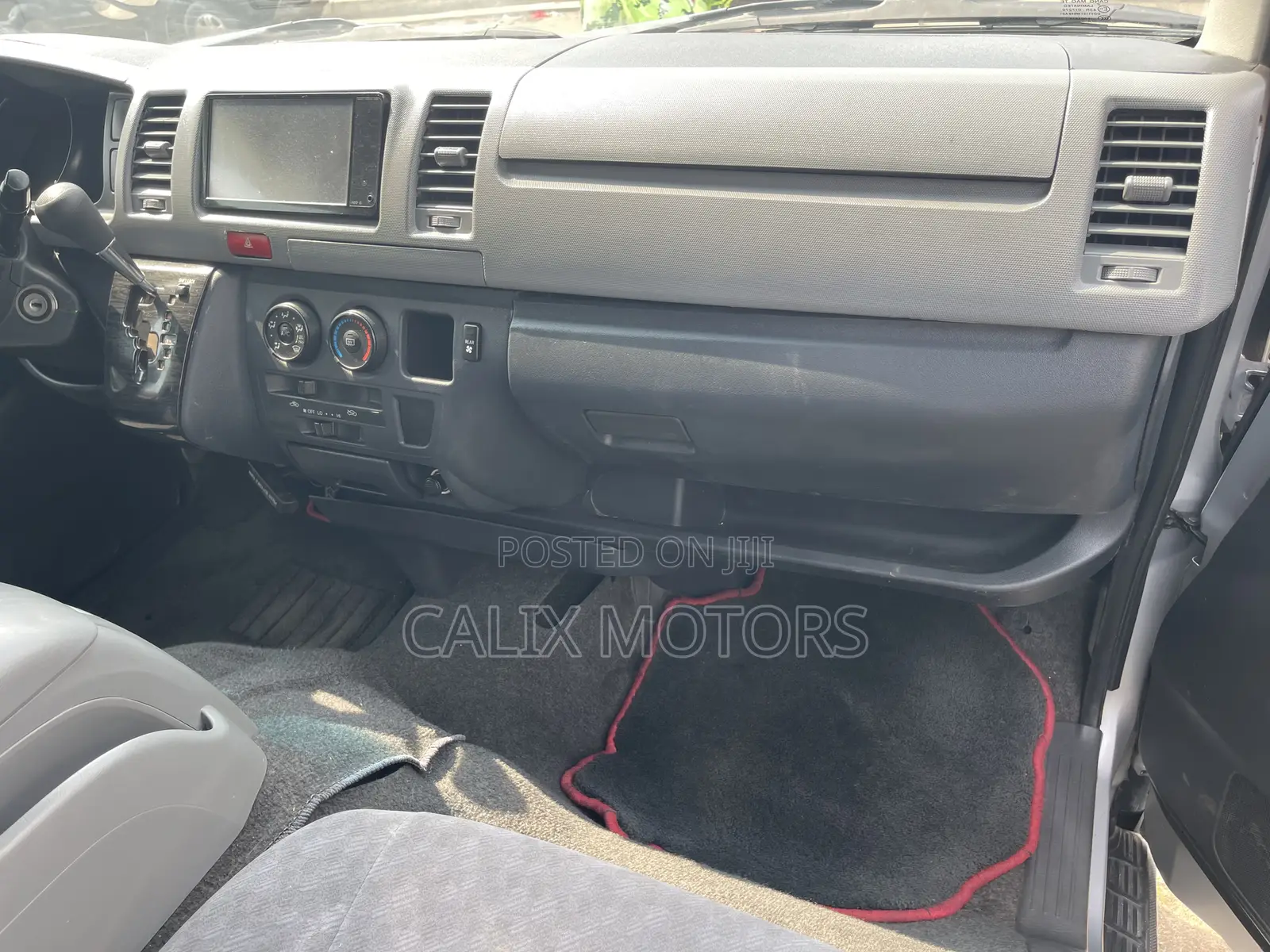 Toyota HiAce 2010 Silver