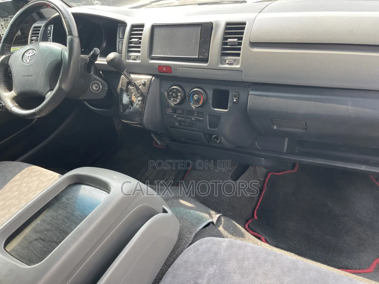 Toyota HiAce 2010 Silver