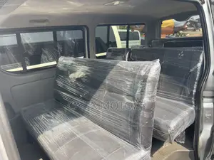 Toyota HiAce 2010 Silver