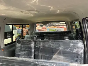 Toyota HiAce 2010 Silver