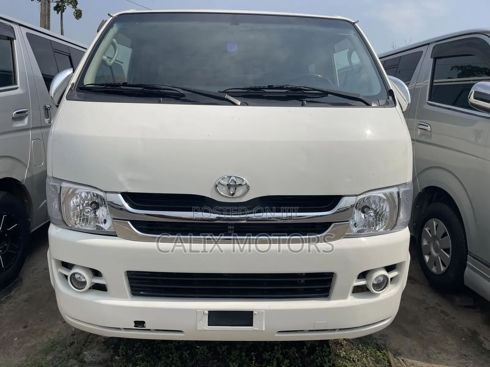 Toyota HiAce 2010 White