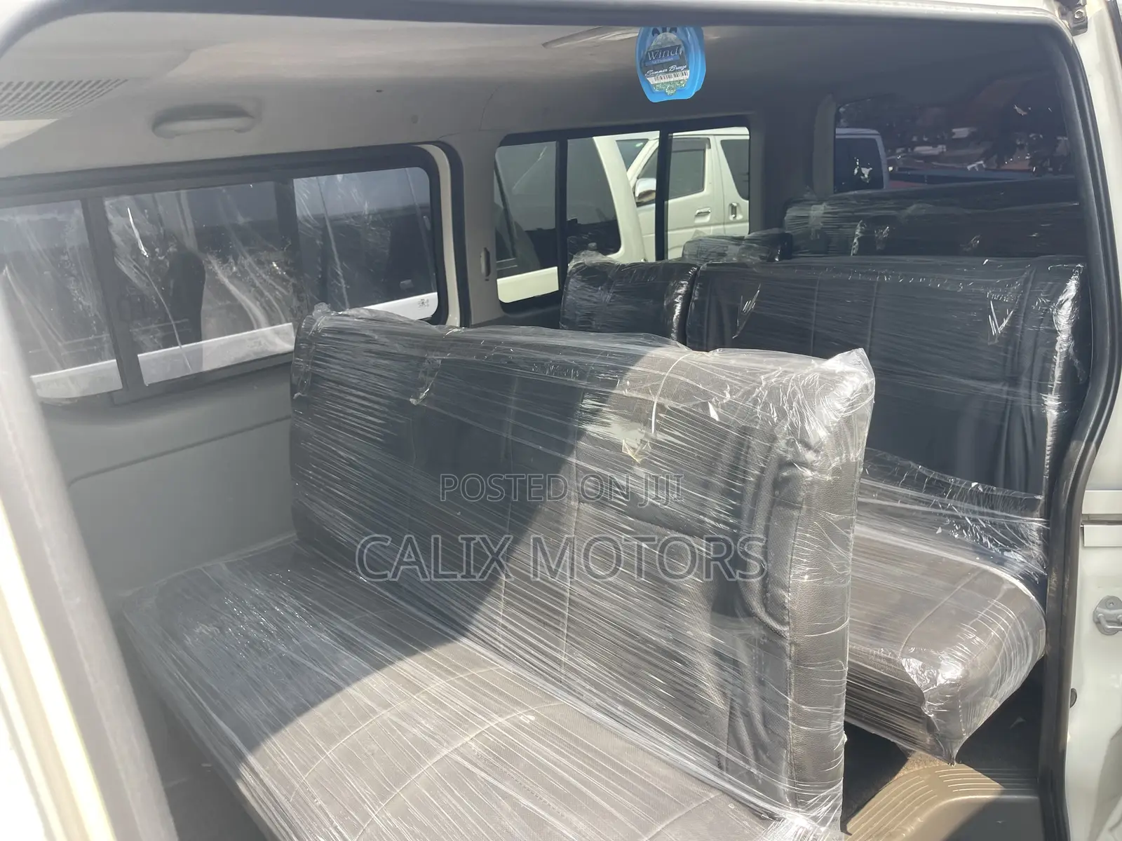 Toyota HiAce 2010 White