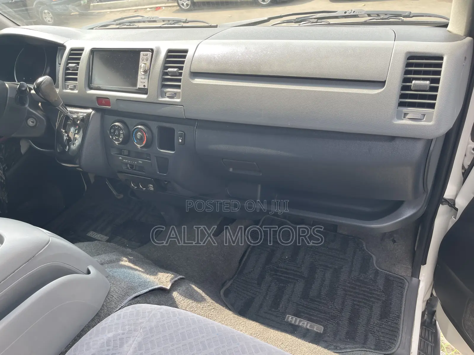 Toyota HiAce 2010 White