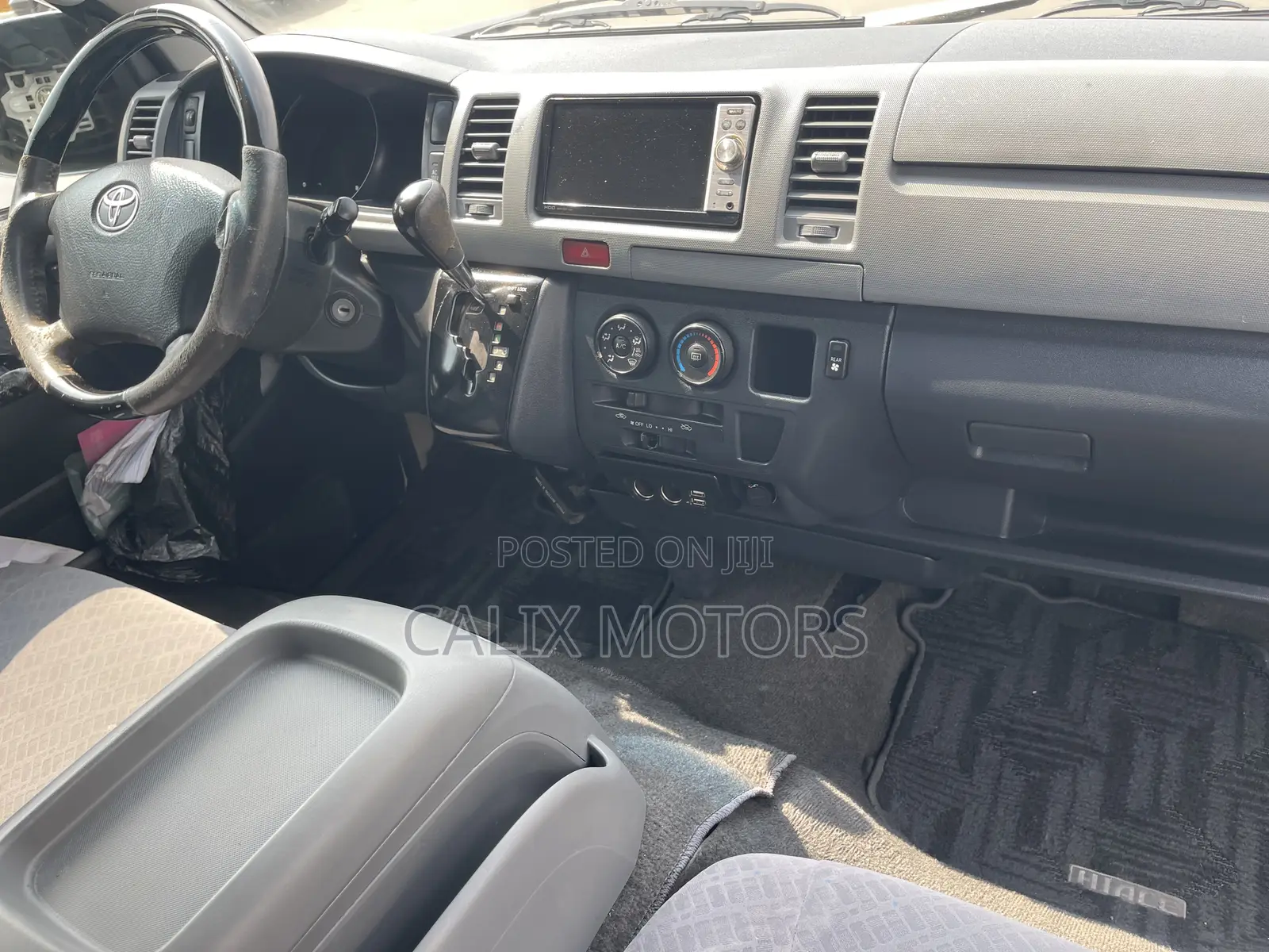 Toyota HiAce 2010 White