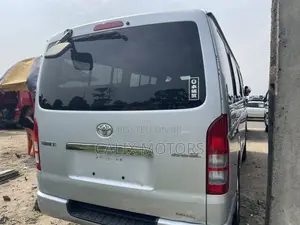 Toyota HiAce 2010 Silver