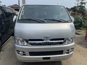 Toyota HiAce 2010 Silver
