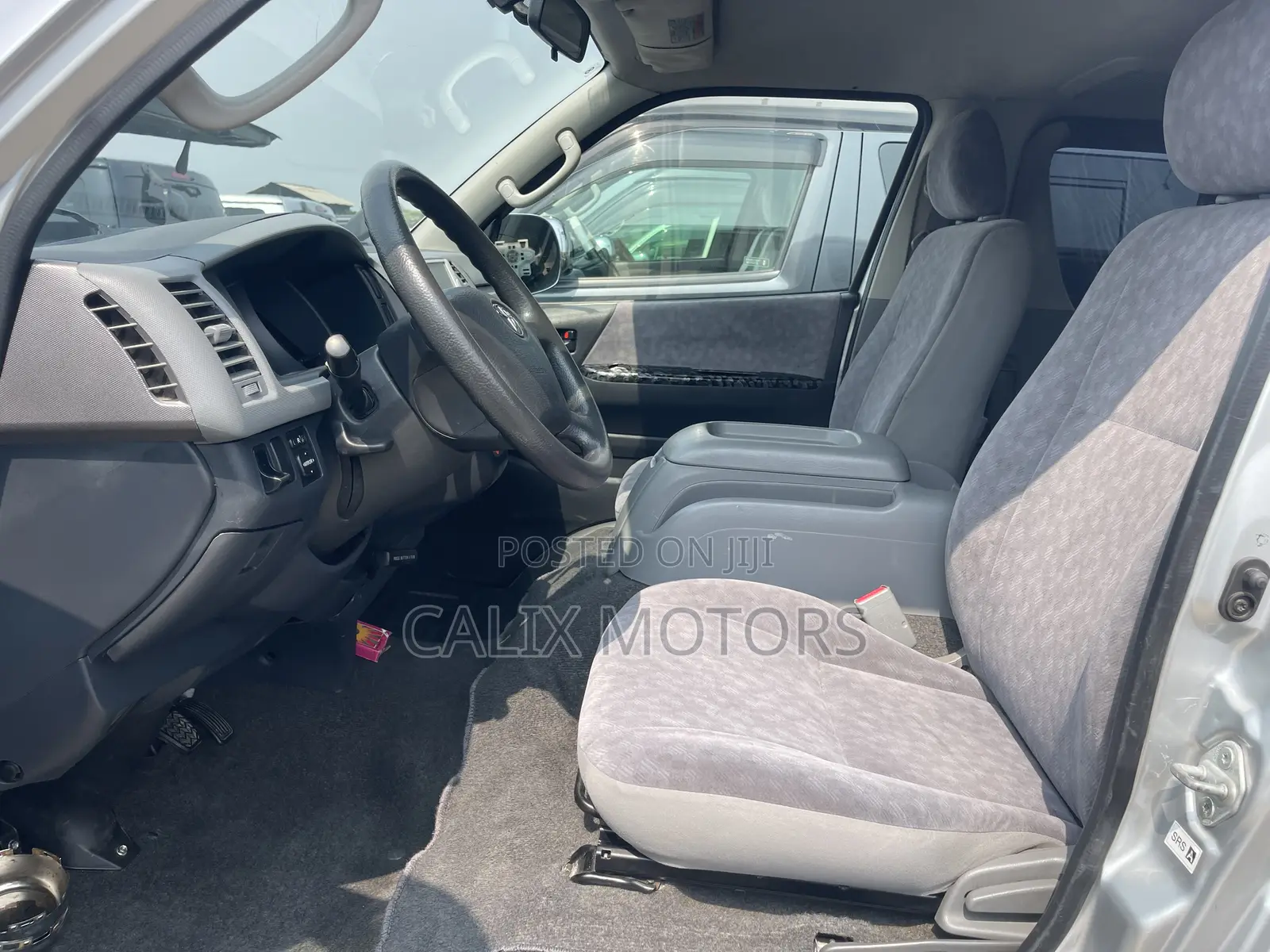 Toyota HiAce 2010 Silver