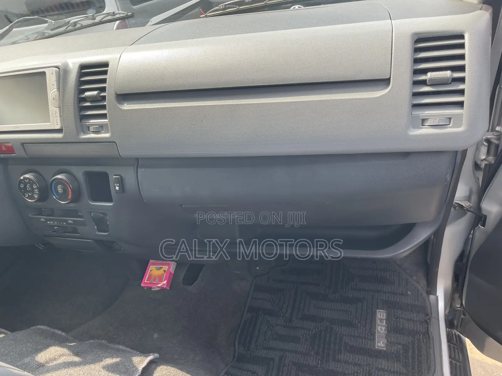 Toyota HiAce 2010 Silver