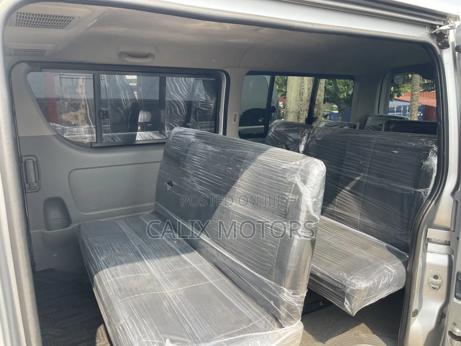 Toyota HiAce 2010 Silver