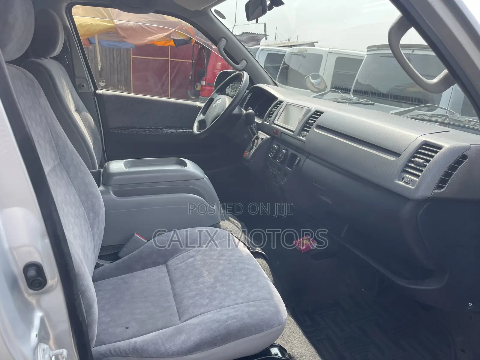 Toyota HiAce 2010 Silver