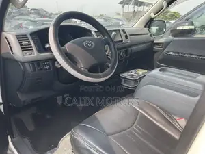 Toyota HiAce 2010 White