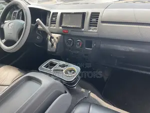 Toyota HiAce 2010 White
