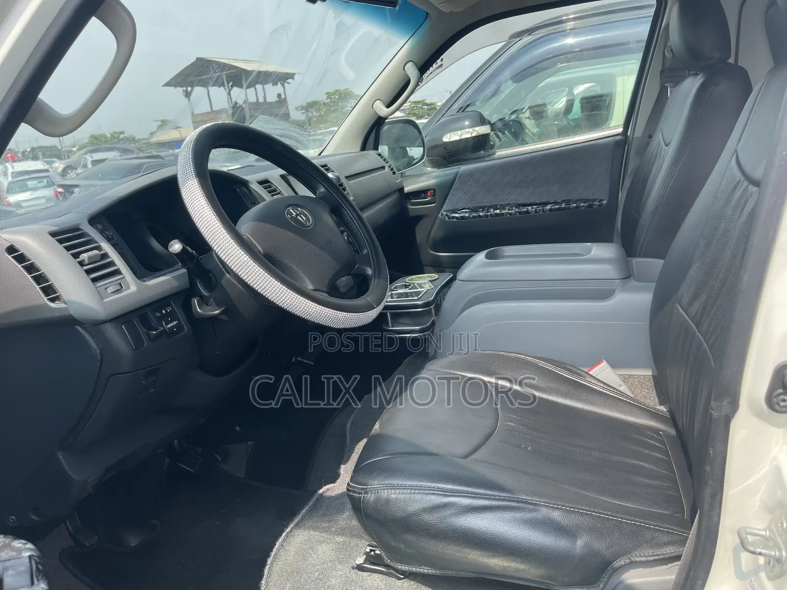 Toyota HiAce 2010 White