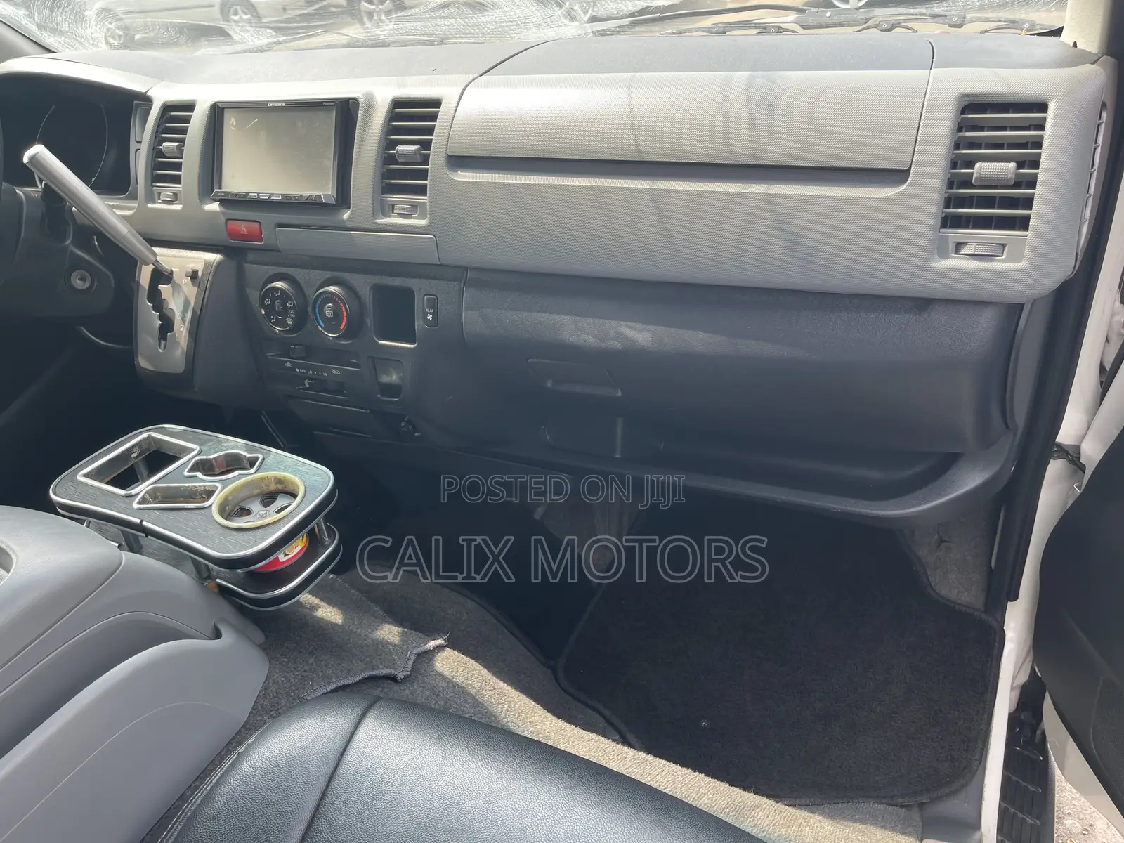 Toyota HiAce 2010 White
